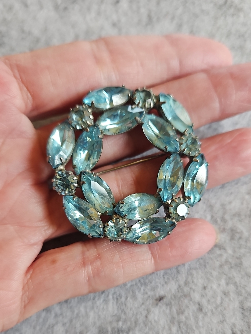 Vintage Aqua Blue Rhinestone Silver Tone Circle Wreath Brooch 50s 60s - Picture 1 of 5